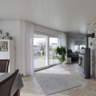Rems Immobilien - Haus Wohnzimmer mit Schwedenofen